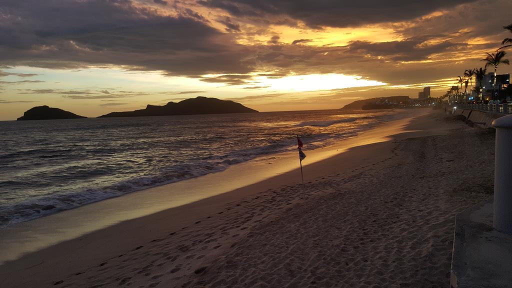 Las Flores Beach Resort Mazatlán Exteriör bild